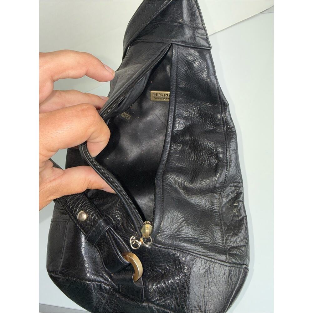 VINTAGE PERLINA black leather triangular sling mini backpack w gold haedwear - Picture 6 of 6